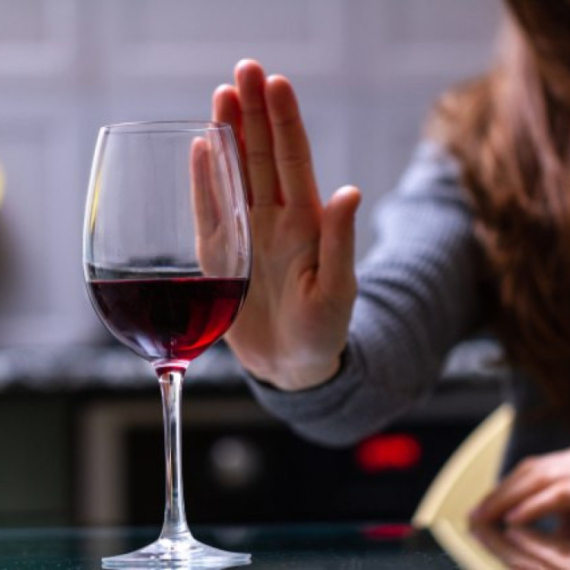 Treći uzročnik raka je alkohol: Srpski lekar upozorio VIDEO/ANKETA