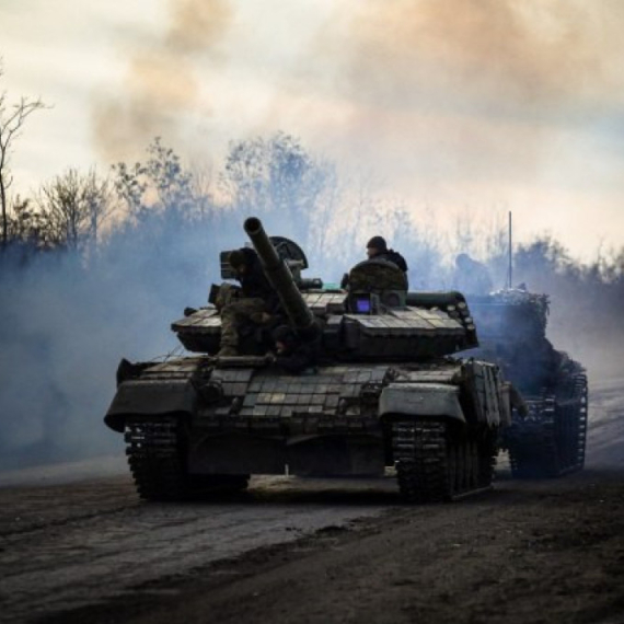 Ukrajina povlači tenkove; Uzbune odzanjaju zemljom