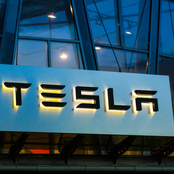 Tesla nastavlja smanjenom brzinom: Kinezi je gaze bez milosti