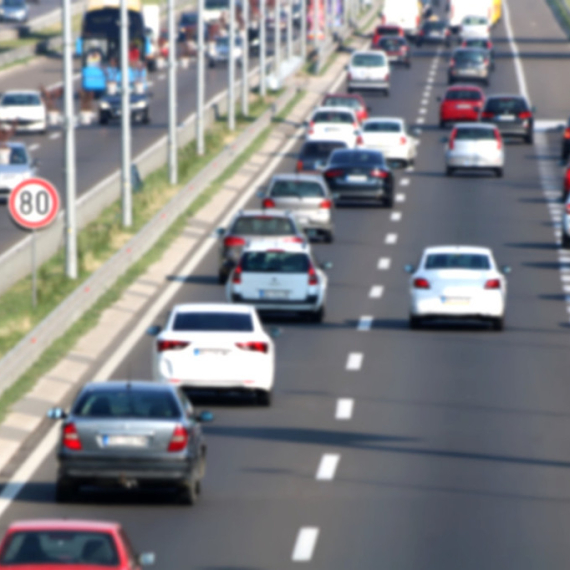 AMSS upozorava: Na brojnim deonicama izmenjen režim saobraćaja