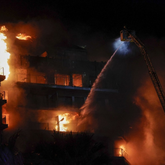 Požar u zgradi: Poginulo najmanje 10 ljudi FOTO/VIDEO