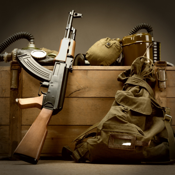 Oružje kasni, kriva je Amerika