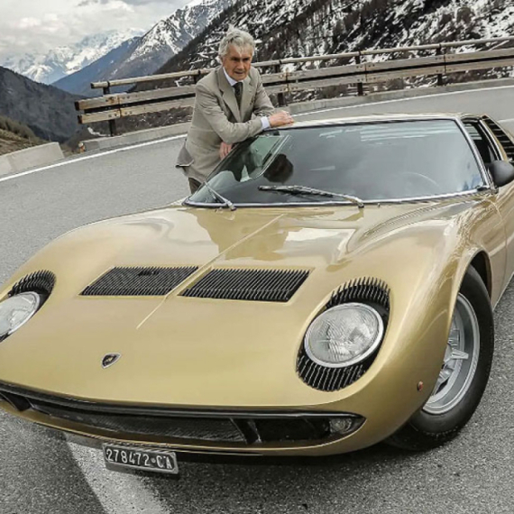 Neverovatna priča iz Njujorka: Čovek 40 godina krio Lamborghini u svom stanu VIDEO
