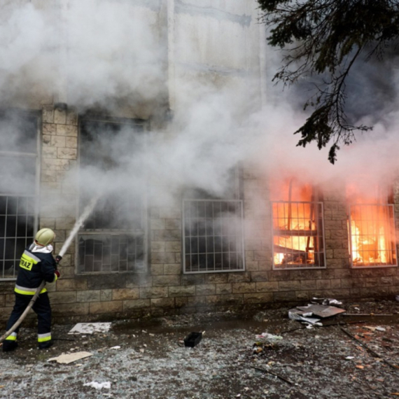 Napadnut ukrajinski voz; Preko 700 udara na Zaporošku oblast; Sibiha zapretio Moskvi FOTO/VIDEO