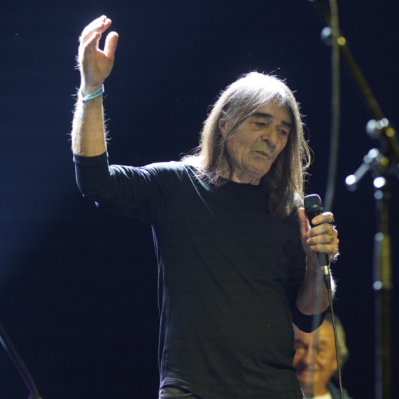 Dado Topić u SANU otkrio: "Evo zašto nismo svirali engleskoj kraljici" VIDEO