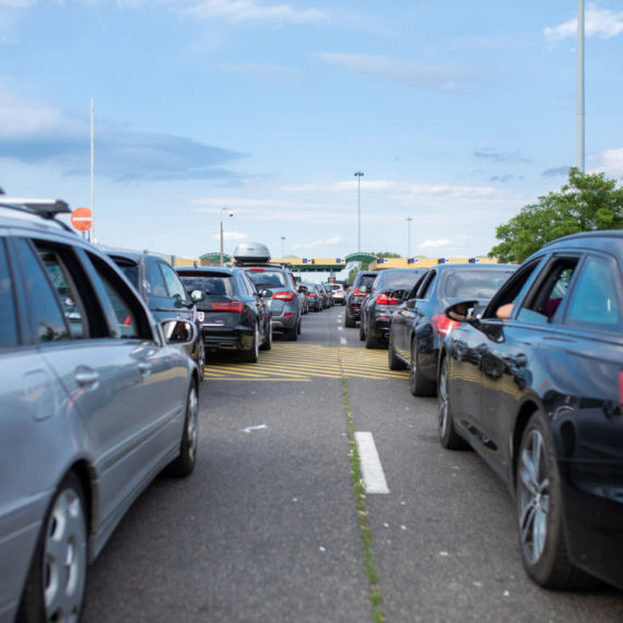 Kamioni na Batrovcima čekaju 3 sata, zadržavanje za automobile na Horgošu sat vremena