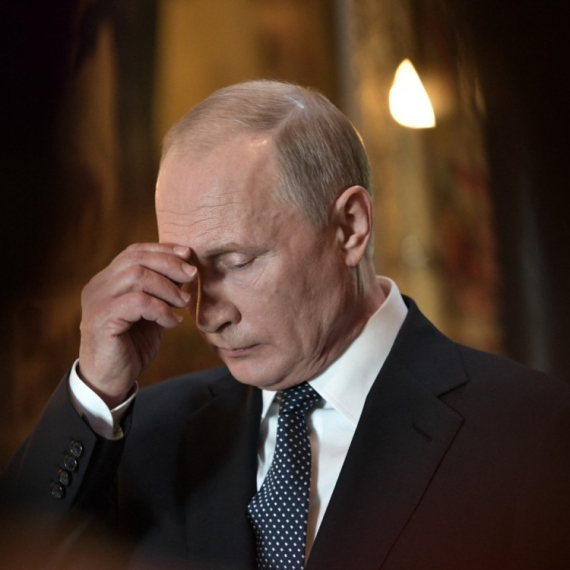 Putin trlja ruke; Mogli bi da "puknu" do leta FOTO