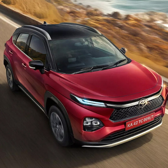 Toyota vreba iz drugog plana