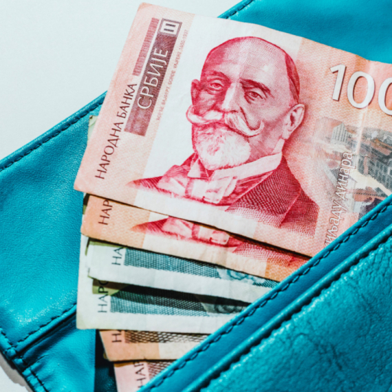 Salary increased by more than 13,000 dinars from December 1: The biggest pay rise in the public sector