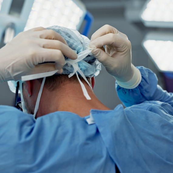 Srpski hirurg koji svakodnevno spasava živote: Priča o dr Vasku Tošiću