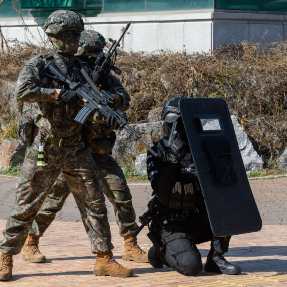 Zašto Južna Koreja zabranjuje iPhone u vojsci? Koristiće Samsung i druge Androide