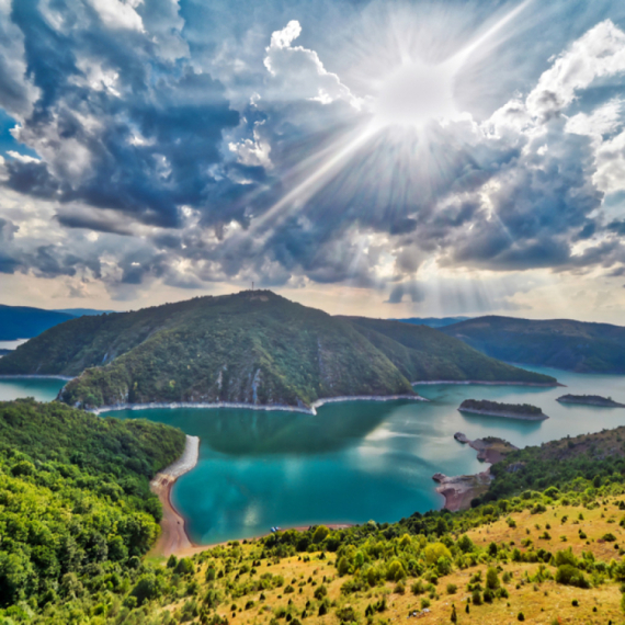 Neverovatno čime se bave; Opozicionim medijima Srbija je ružna, a Hrvatska najlepša FOTO