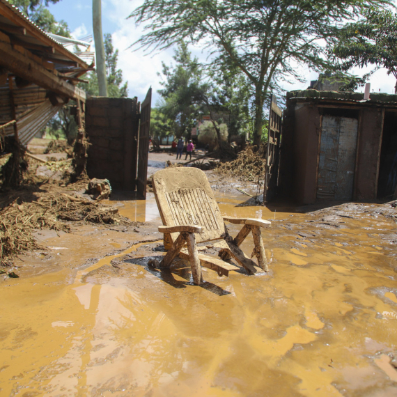 Bujične poplave odnele najmanje 48 života: Izvlače tela iz blata VIDEO