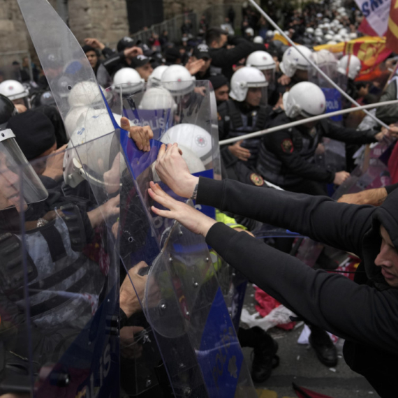 Tuča policije i demonstranata u Istanbulu: Uhapšeno 210 ljudi VIDEO