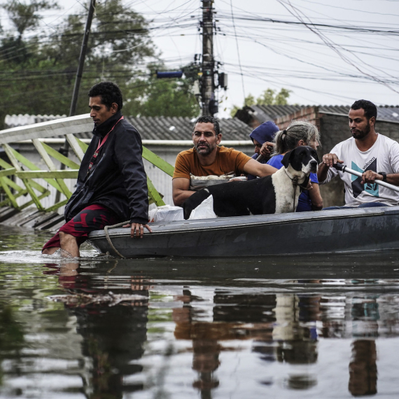 Raste broj stradalih u poplavama: Najmanje 56
