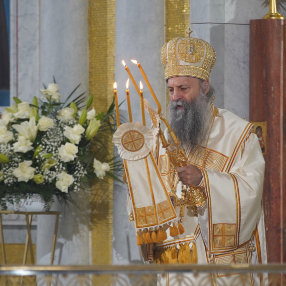 Patrijarh Porfirije posetio povređenu studetkinju koju je udario bahati vozač