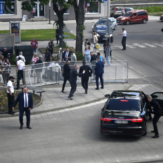 Atentat na premijera Slovačke; U teškom je stanju; Otkriveno ko je pucao? VIDEO