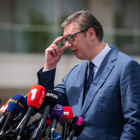 Mediji: Ruše ga jer ne kleči – Aleksandar Vučić jedini lider u svetu koji je pod opsadom u zemlji bez rata