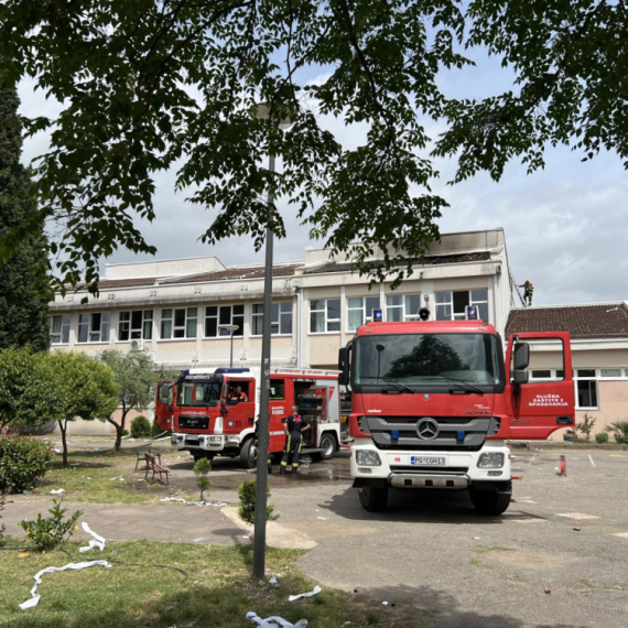 Drama: Đaci zapalili krov škole FOTO/VIDEO