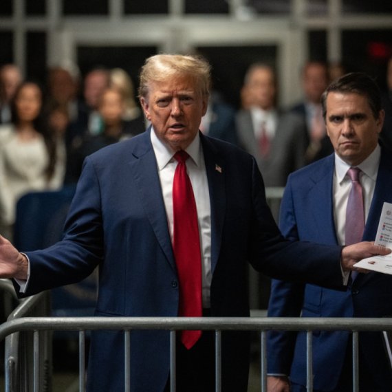 Tramp ukida pomoć Njujorčanima?; Proglašeno vanredno stanje