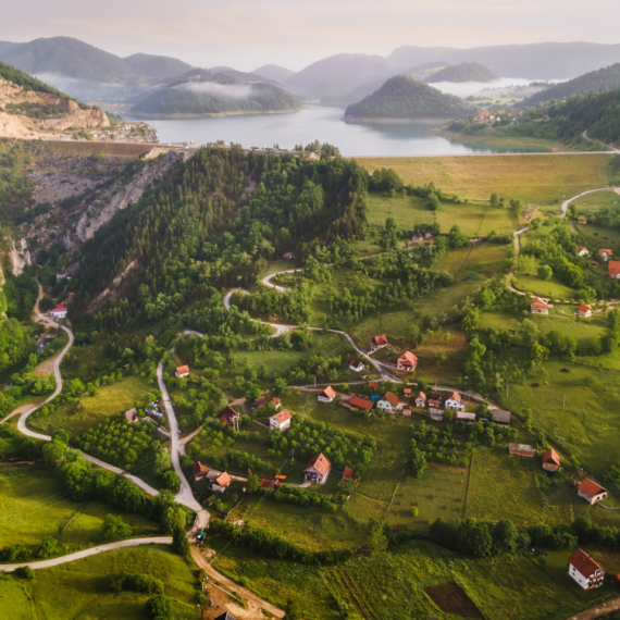 Neverovatno čime se bave; Opozicionim medijima je Srbija najružnija, a Hrvatska najlepša FOTO