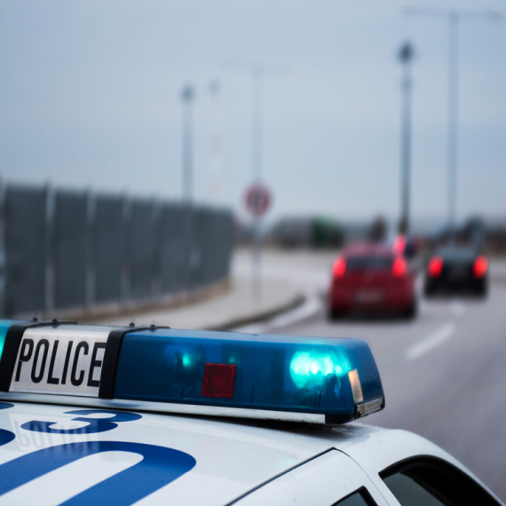Blicao da upozori vozače na radar, pa završio u pritvoru: Sada tuži policiju VIDEO