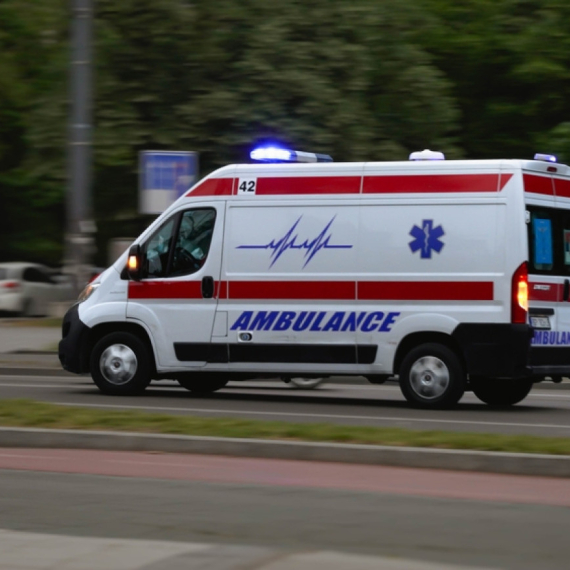 Pešak oboren na okretnici trolejbusa na Banjici, zadobio teške povrede