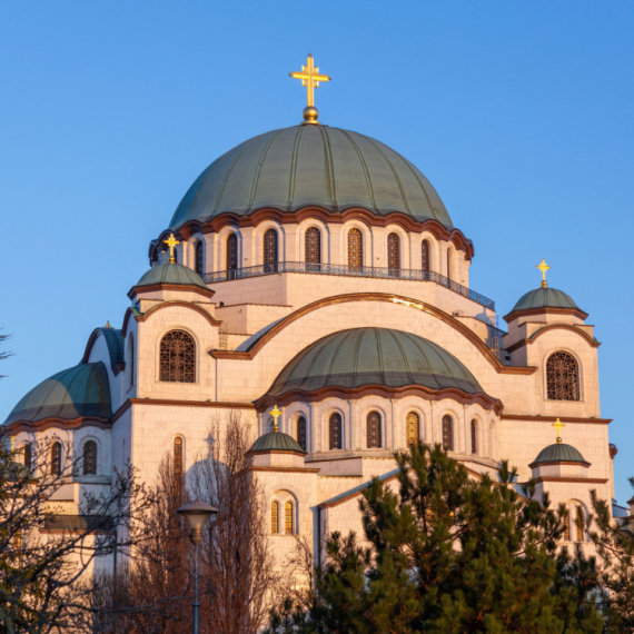 Patrijarh u Hramu Svetog Save služi parastos stradalima na Železničkoj stanici u Novom Sadu FOTO