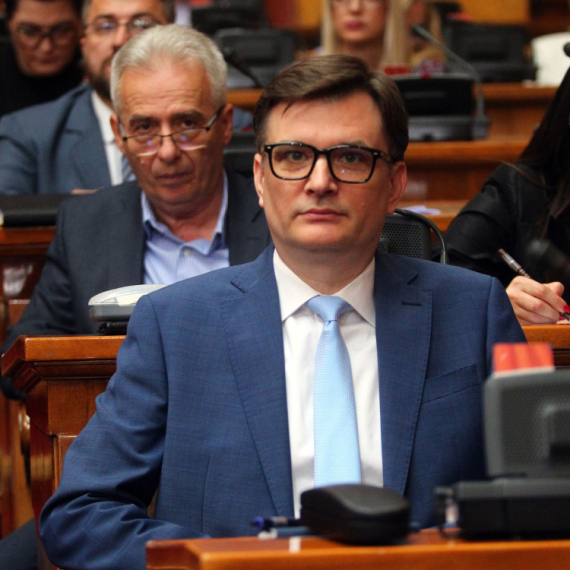 Milenko Jovanov ismejao opoziciju snimkom iz "Kaminodžija": "Nastavnice, nastavnice" VIDEO