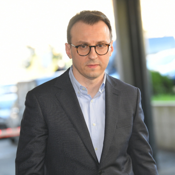 Kancelarija za KiM: Skidanje zastave SPC u Lipljanu nastavak kampanje progona Srba