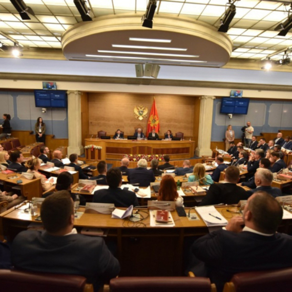 Novi skandal Crne Gore: Ponovo glasanje o Srebrenici; Četvrti put bi da proglase Srbiju genocidnom