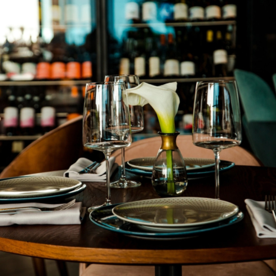 Vlasnik restorana uzeo novac iz teglice za napojnice: Našao bizarnu poruku FOTO
