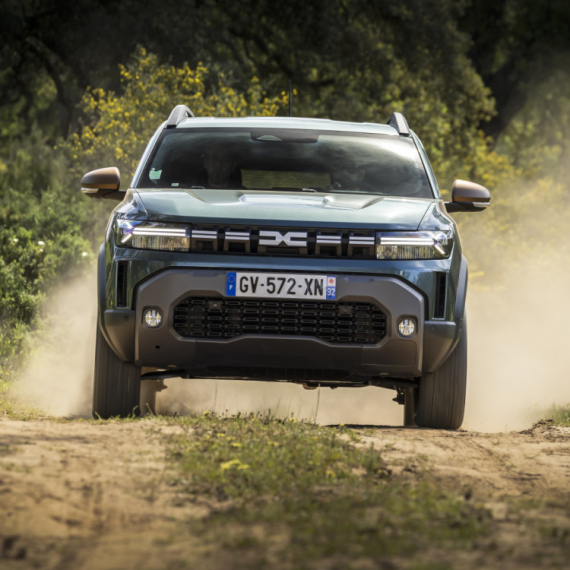 Najpopularniji Dacia SUV dobija električnu verziju!