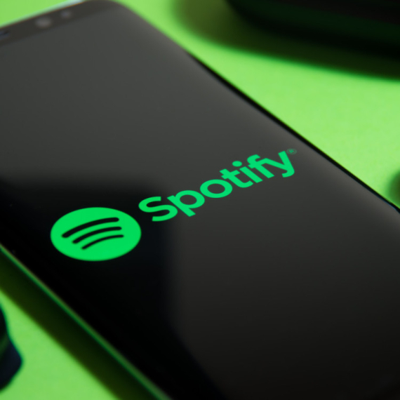 Spotify se zbunio: Prikazivao porniće umesto popularnih izvođača