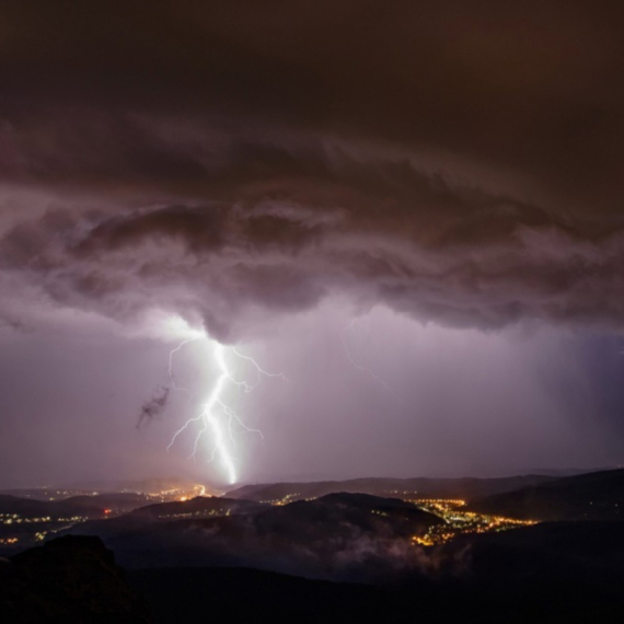Strašna oluja pogodila hrvatsko primorje: Nestalo struje; Nevreme oduvalo jedrilicu FOTO/VIDEO