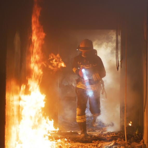 Požar u policijskoj stanici u Kninu; Deo grada bez struje