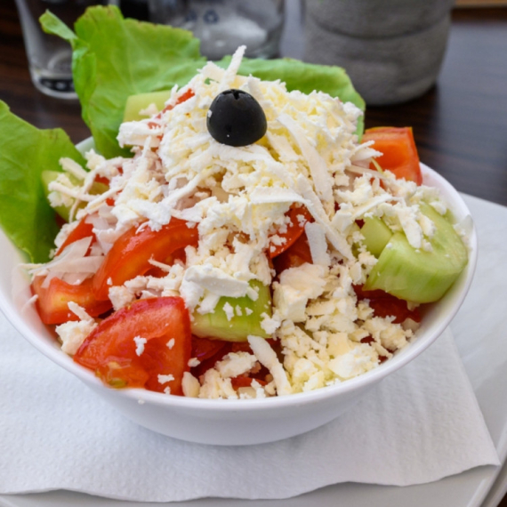Volite kombinaciju krastavca i paradajza? Nutricionista ima lošu vest za vas