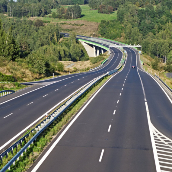 Pre sto godina izgrađen je prvi auto-put na svetu. Da li znate gde?