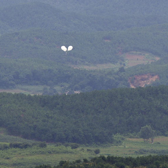 Litvanci u panici; Baloni iz Belorusije zatvorili aerodrom