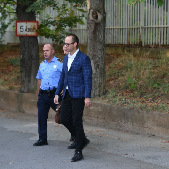 Simić: Upadom u objekat Crvenog krsta KiM Kurti nastavlja plan etničkog čišćenja Srba