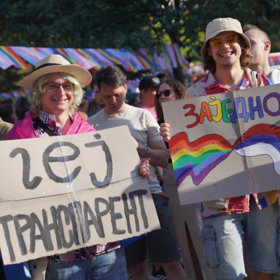 Veridba na "Paradi ponosa" u Beogradu: Najviše ljudi do sada FOTO