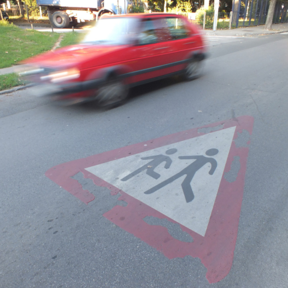 Mercedesom divljao u zoni škole: Policija ga odmah isključila iz saobraćaja