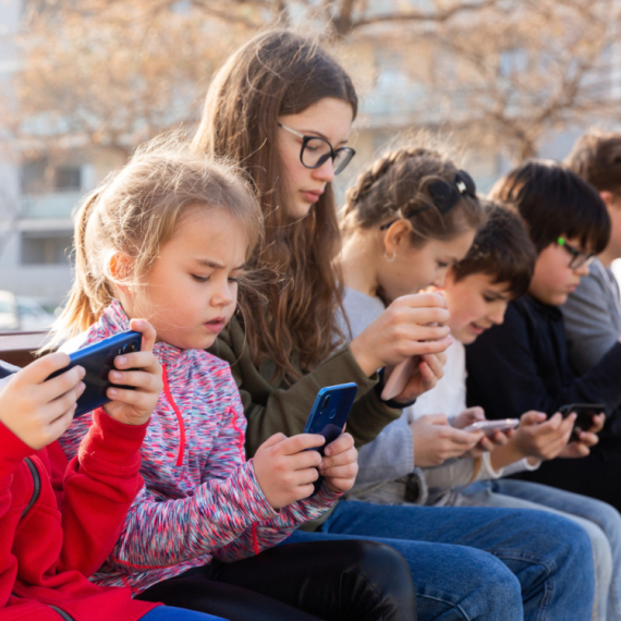 Stroge mere: Deci samo dva sata dnevno za TikTok i Instagram?