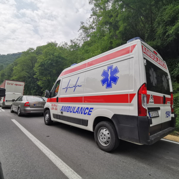 Terrible accident involving a truck and a bus near Kraljevo: There're injured, emergency vehicles on the scene