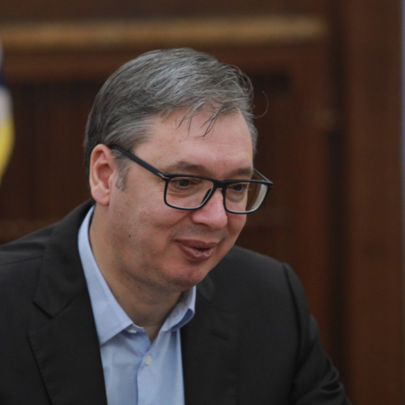 Vučić čestitao jevrejski praznik svetlosti: "Vekovima Hanuka predstavlja simbol trijumfa svetlosti nad tamom"