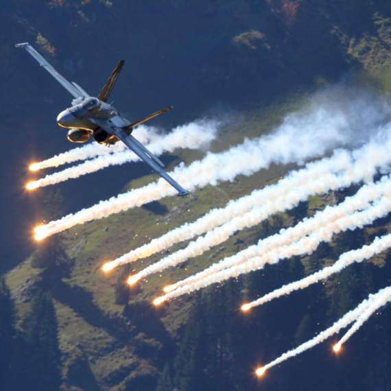 Hitno izdato upozorenje na napad: Ispaljeni dronovi i projektili; Preko 900 mrtvih i ranjenih FOTO/VIDEO