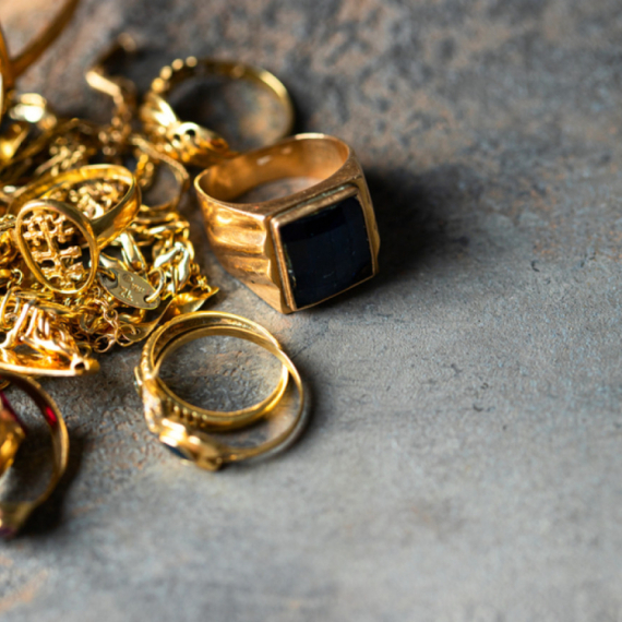 Još jedna pljačka u Parizu: Ukraden nakit vredan 200.000 evra