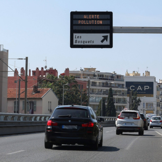 Automobili sa testisima širom grada: O čemu se radi? FOTO