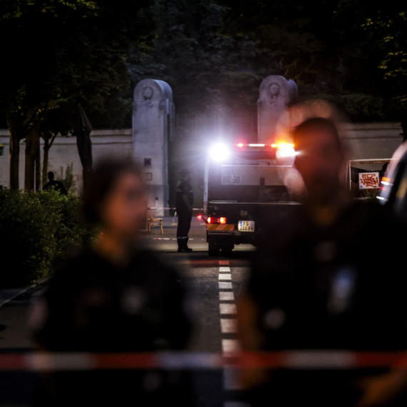 Užas u Francuskoj: Policija ispalila 6 hitaca u muškarca – napao ih mačetom
