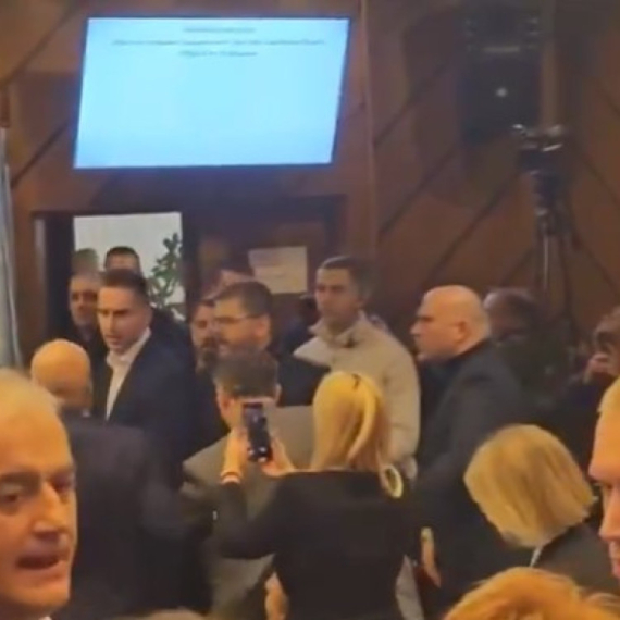 Milan Djurić remains mayor of Novi Sad; The opposition's request failed